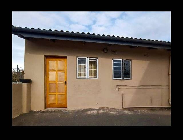 2 BEDROOM HOUSE FOR SALE IN CROSSMOOR